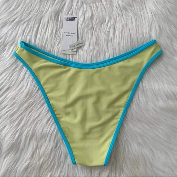 triangle cheeky bikini - Picture 4 of 10